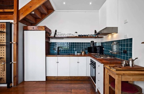 North Melbourne Apartment | Vintage loft residence with Open-plan mezzanine's