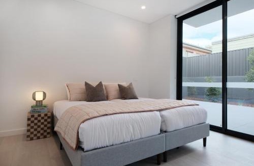 Burwood Apartment | 'Vinyl' 1-BR Apt in the heart of Burwood with study n free parking