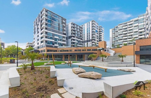 Bankstown Apartment | Vivid Condo 1B1B in Bankstown