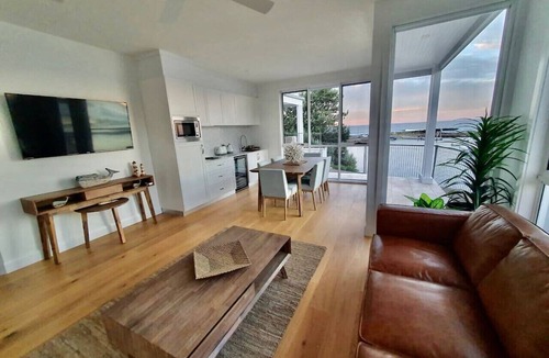 Shellharbour Condo | Wake up to the ocean at LegaSea