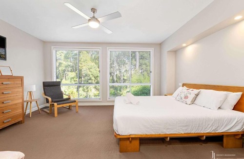 Lilli Pilli House | Walk-to-Beach Home with Bush Views Carramar Dream