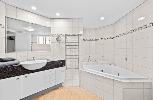 Mooloolaba Apartment | Walk to Beach Luxury Waterfront Penthouse