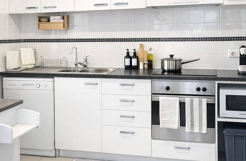 Perth Central Business District Apartment | Walk to Elizabeth Quay | Pool & Parking