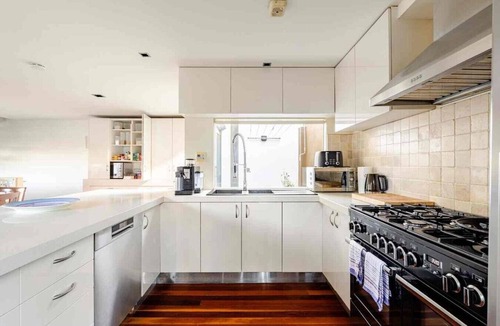 Richmond North Apartment | Walk to MCG | Luxury Richmond Townhouse