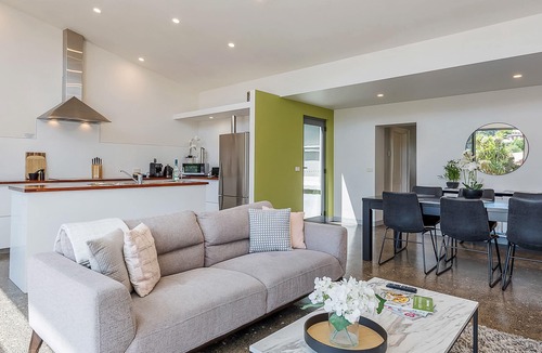 Hobart Central Business District House | Walk to Salamanca. Inner City Suburb, On-Site parking.
