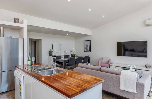 Hobart Central Business District House | Walk to Salamanca. Inner City Suburb, On-Site parking.