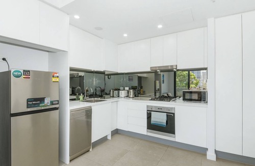 Zetland Apartment | Walk to Shops, Cafes & Transport! 1Bed Comfort