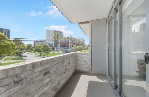 Zetland Apartment | Walk to Shops, Cafes & Transport! 1Bed Comfort
