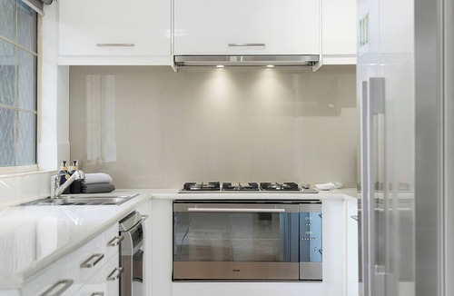 Victoria Park House | Walk to Vic Park Café Strip | 3BR Close To CBD