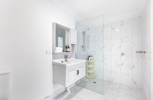 Cannon Hill House | Walkable Convenience Dual Studio Cannon Hill
