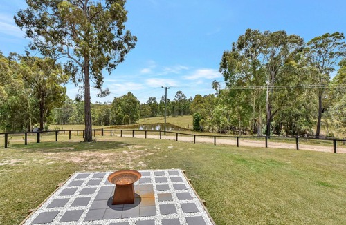 Ellalong House | Wallaby Gully Farm Cottage - Peace, Quiet, Serenity