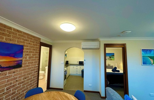 Hyams Beach Apartment | Walters Holiday Flats @ Hyams Beach (Flat 4) - Book 7 nights pay for only 6*