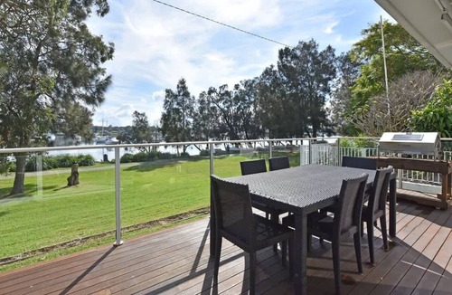 Wangi Wangi House | Wangi Lakehouse Cottage Lake Macquarie