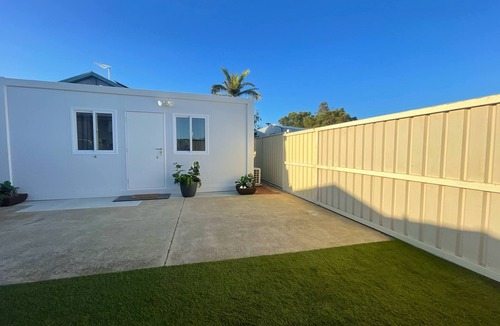 Wannanup Cabin | Wannanup Retreat Short Stay Accommodation. Pet-Friendly!