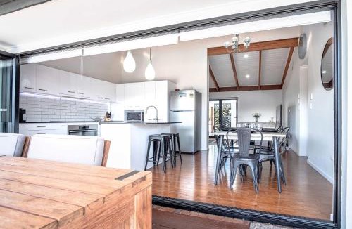 Warana House | Warana Abode - Pool, Studio & Walk to Beach
