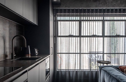 Richmond Apartment | Warehouse conversion set 100 metres from Bridge Rd