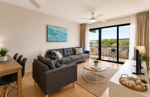 Alexandra Headland Apartment | Warroo 5 Pool Apt Alex Headland