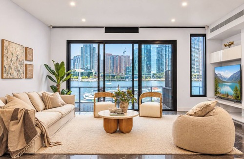 Docklands House | Waterfront Docklands |Marina &City Views |5B+Lift