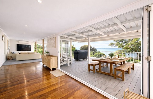 Dawesville House | Waterfront Escape with Sunset Views & Kayaks