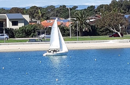 Tennyson Apartment | Waterfront escape with lake views, private pontoon & balcony, 5 mins to beach.