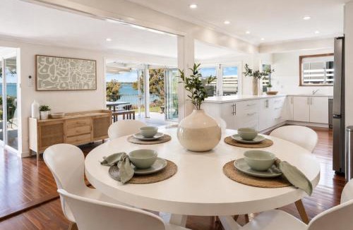 Dawesville House | Waterfront Escape with Sunset Views & Kayaks