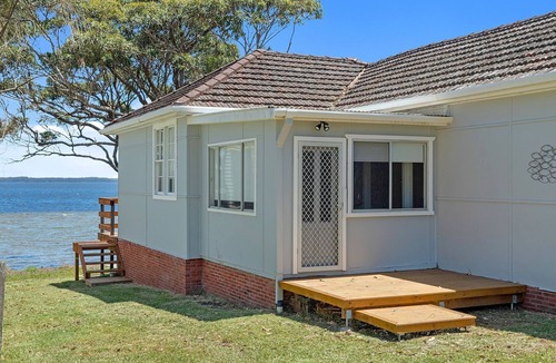 Erowal Bay Cottage | Waterfront Fishermans Cottage