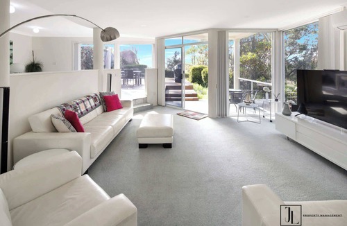Denhams Beach Condo | Waterfront Home with Sweeping Ocean Views