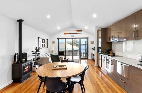 Nagambie Apartment | Waterfront Luxury on Lake Nagambie | Pool Balcony Stunning Views
