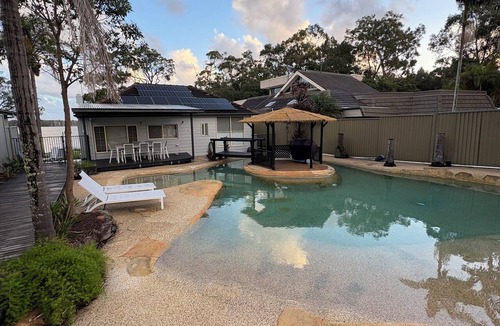 Lake Munmorah Villa | Waterfront Oasis Lakefront Villa