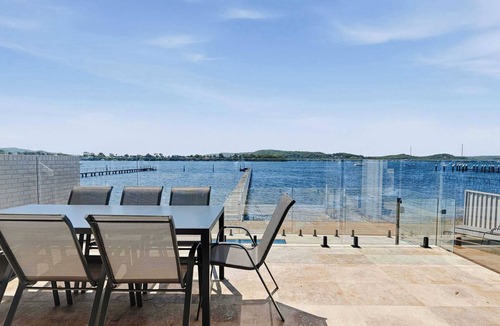 Point Clare House | Waterfront | Pool, Jetty | Sleeps 7