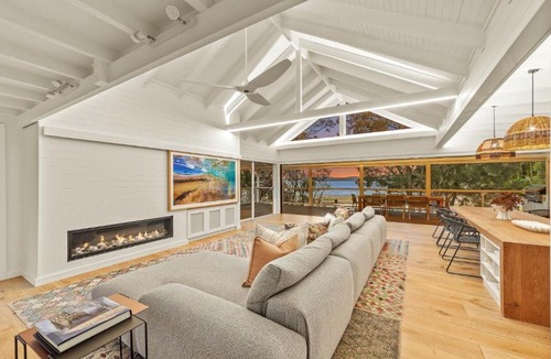 Pearl Beach House | Waterfront, sleeps 12