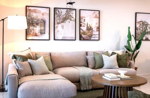 Maroochydore House | Waterfront Stay at Sunshine Villa