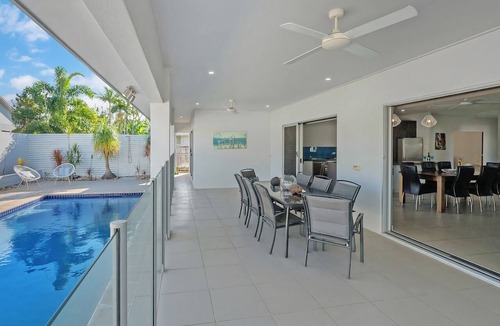Douglas House | Waterlily Oasis Stylish 4 Bedroom Stay
