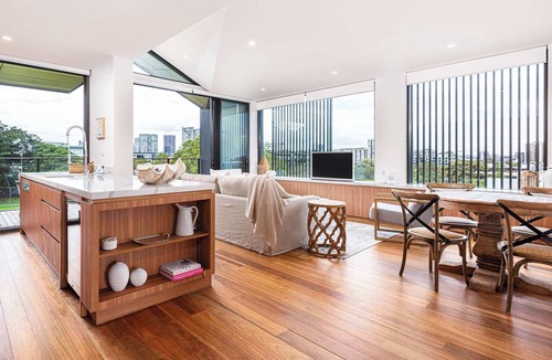 Waterloo Apartment | Waterloo- Sunny Urban Sanctuary