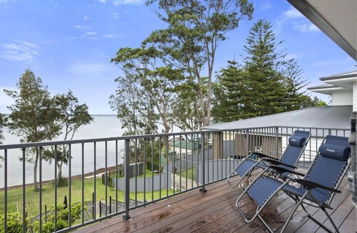 Erowal Bay House | Waters Edge - Belle Escapes Jervis Bay