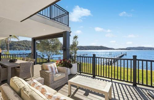 Koolewong House | Waters Edge by Coast Hosting