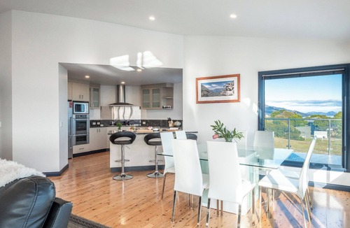Coles Bay House | Waterview - Freycinet Holiday Houses