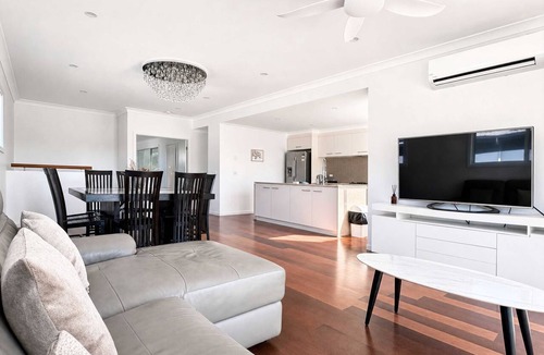 Gold Coast House | Waterview Hope Island House