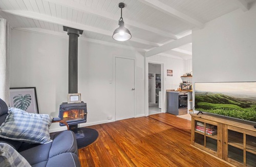 Terania Creek Cabin | Wattle Cabin - Creekside stay in Nature