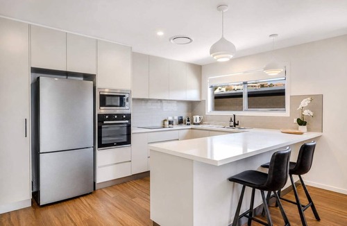 Warrane Villa | Wattle Villa | 2BR, 2BA | CBD & Airport Nearby