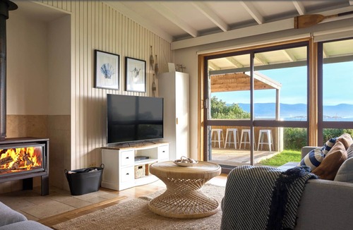 Bicheno Cottage | Waubs Beach Cottage - Bicheno Accommodation