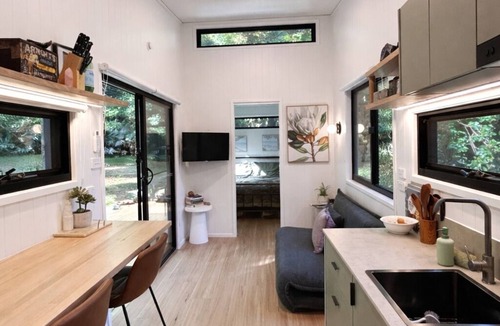 Broughton Village Cabin | Wave and Willow Tiny Home - 5 mins to beaches and local village of Berry
