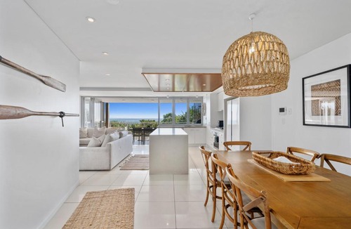 Point Lookout Apartment | Waves 11 - Beachfront - Sleeps 8