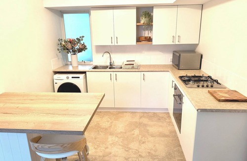 Burns Beach Apartment | Waves - couples retreat by the beach