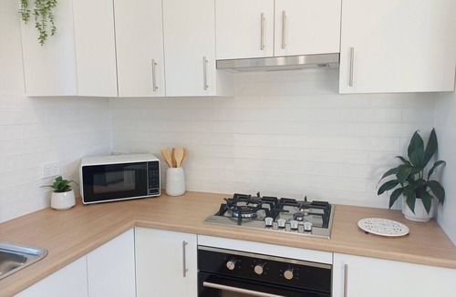 Mindarie House | Welcome to your perfect coastal escape in the heart of Mindarie.