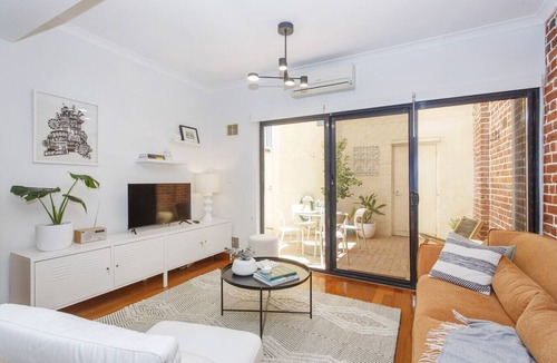 Fremantle Apartment | West End Courtyard Retreat