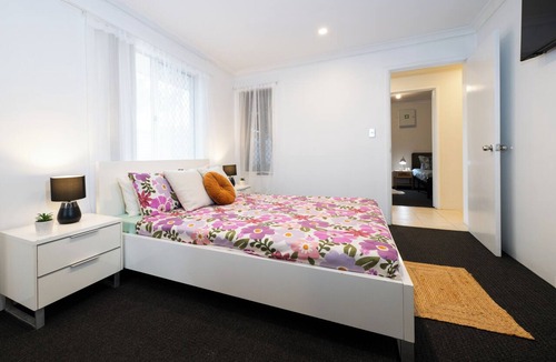 Midland House | Westport Premium Stay - Close to the airport and Swan Valley Winery