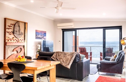 Coles Bay Apartment | Whale Watcher 2
