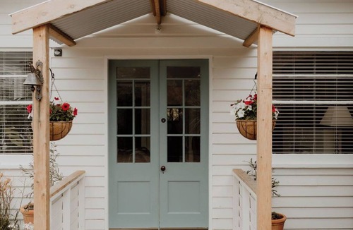 Kingston Beach Cottage | Whimsy Cottage | Kingston Beach Retreat with Outdoor Bath
