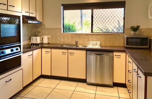 Bongaree Apartment | WHISPERING PALMS